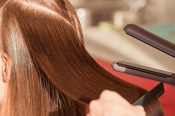 Soin à la kératine chez le coiffeur : Le lissage brésilien